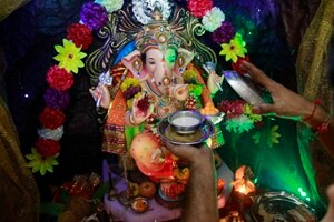 ganesh visarjan, ganesh visarjan 2016, ganesh visarjan photos, ganesh visarjan images, ganesh visarjan pics, Lalbaugcha Raja, Lalbaugcha Raja photos, Lalbaugcha Raja visrajan, Mumbaicha Raja, Mumbaicha Raja visrajan, Mumbaicha Raja pictures, mumbai, mumbai news