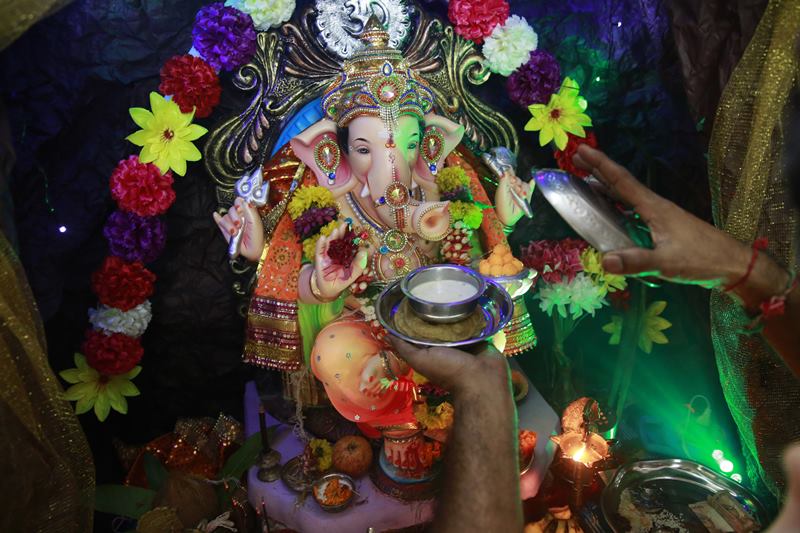 ganesh visarjan, ganesh visarjan images, ganesh visarjan 2016, ganesh visarjan mumbai, ganesh aarti, ganesh aarti vidhi, ganesh visarjan 2016 date, mumbai ganesh visarjan