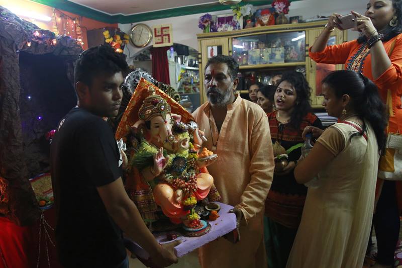 ganesh visarjan, ganesh visarjan images, ganesh visarjan 2016, ganesh visarjan mumbai, ganesh aarti, ganesh aarti vidhi, ganesh visarjan 2016 date, mumbai ganesh visarjan