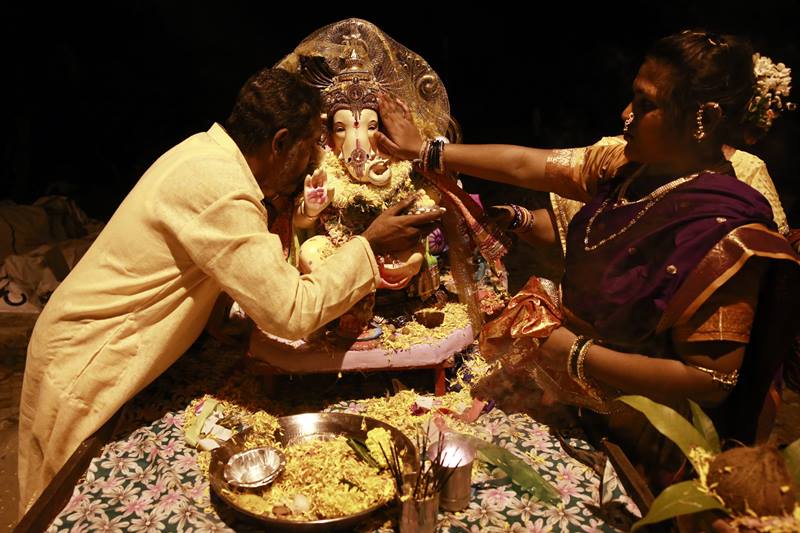 ganesh visarjan, ganesh visarjan images, ganesh visarjan 2016, ganesh visarjan mumbai, ganesh aarti, ganesh aarti vidhi, ganesh visarjan 2016 date, mumbai ganesh visarjan
