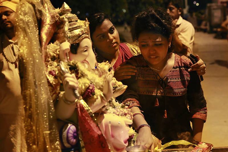 ganesh visarjan, ganesh visarjan images, ganesh visarjan 2016, ganesh visarjan mumbai, ganesh aarti, ganesh aarti vidhi, ganesh visarjan 2016 date, mumbai ganesh visarjan