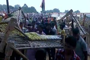 rahul gandhi, rahul gandhi khatiya, rahul gandhi khaat panchayat, rahul gandhi khaat, khaat panchayat, khaat UP. khatiya UP, khaat sabha, deoria, uttar pradesh, khaat pe charcha, rahul gandhi khaat pe charcha