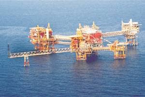 State-run ONGC has started selling natural gas from its East Coast field at a premium price of $6.61/mBtu, to be the first to benefit from the government’s policy to reward production from difficult fields (Reuters)
