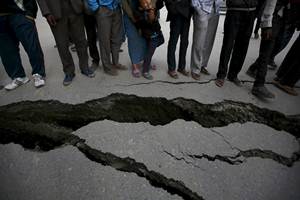 The offshore quake hit at 6:53 am (2253 GMT Friday) and woke people from their sleep in Davao, a major city of about 1.5 million located 100 kilometres to the northwest, said officials. (Reuters)
