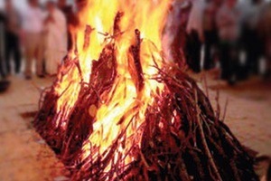 Waman Kadam, a building watchman, died at his Almas Colony tenement on Sunday night. Kadam’s two sons, who were from his first wife, and his relatives were reluctant to come over at night to help their ailing step-mother, Vitava. (Representative image) Waman Kadam, a building watchman, died at his Almas Colony tenement on Sunday night. Kadam’s two sons, who were from his first wife, and his relatives were reluctant to come over at night to help their ailing step-mother, Vitava. (Representative image)