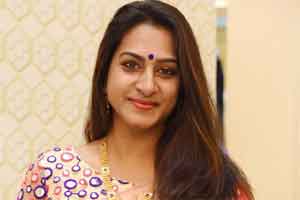 Surekha Vani has mostly acted in traditional roles in the movies that she has done so far. She has usually landed roles that involved acting out a mother or sister's role. Surekha Vani has mostly acted in traditional roles in the movies that she has done so far. She has usually landed roles that involved acting out a mother or sister's role.