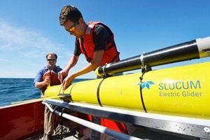 Woods Hole Oceanographic Institution engineers Sean Whelan, left, and Patrick Deane release a Slocum glider into the waters south of Martha's Vineyard, Mass. to monitor anticipated changes in the ocean during the passage of tropical storm Hermine. (Source: AP)