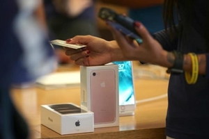Revenue from China slumped 30 percent in Apple's September quarter, worse than the Americas' 7 percent decline. (Reuters) Revenue from China slumped 30 percent in Apple's September quarter, worse than the Americas' 7 percent decline. (Reuters)