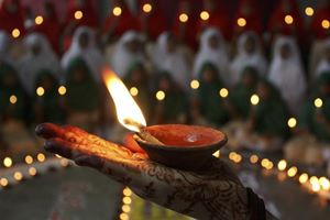 From Huawei P9, FitBit Charge HR to Samsung Gear VR, here are 11 perfect Diwali gifts