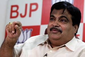 Road transport and highways minister Nitin Gadkari has set ambitious targets of awarding highway projects of 25,000 km and building 15,000-km long roads during 2016-17. (Reuters)