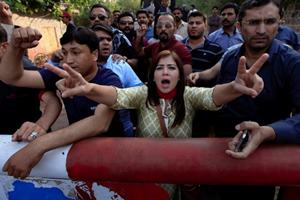 Supporters of Pakistan Tehreek-i-Insaf chant anti-government slogans outside Imran Khan's residence in Islamabad. (Reuters)