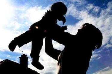 Parents generally enjoy being with their kids but mothers are less happy than fathers with their parenting duties because they do more of the 'work' and less of the 'fun' tasks, a new study has found (Source: Reuters)
