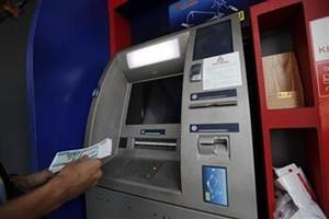 atm recalibration, recalibration, atm, demonetisation, note ban, Rs 2000 note, Rs 2000 note features, rbi, bank queues, atm queues, 500 rupees, 1000 rupees, currency exchange, rupee, rupee demonetisation, pm modi 2000 rupees, new 500 rupees, new currency, currency exchange, rupee exchange, bank rupee exchange, india news, micro ATM, micro ATM machine, What are micro-ATMs, micro-ATMs function, cash crunch, cash crunch issue