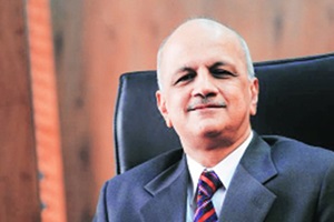 Stating that a lot of short-term cues are negatively impacting IT industry, he said that the outlook for the industry doesn't look negative over a long term