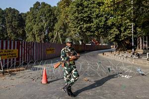 The authorities last night restored outgoing call facility on prepaid mobile phone connections after three months in view of the improving situation. (AP) The authorities last night restored outgoing call facility on prepaid mobile phone connections after three months in view of the improving situation. (AP)