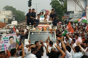 Rahul gandhi, sanjay nirupam, Digvijay singh, Operation Ginger, Pakistan, Indian Army, surgical strikes, Congress, politics over surgical strikes, surgical strikes politics, samajwadi pension yojana, samajwadi Congress party, Rahul party, dussehra, dussehra 2016