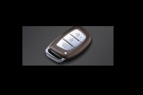  Smart key with push button start/stop on the top end trim add to the convenience 