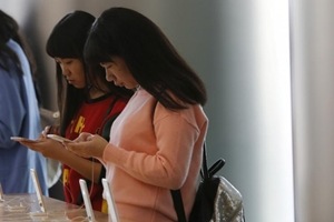 Researchers at Columbia University in the US built a trilayer structure that is stable even in ambient air, which makes the battery both longer lasting and cheaper to manufacture. (Reuters)