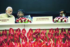 With Narendra Modi on the dais, Arvind Kejriwal says judges fear their phones tapped With Narendra Modi on the dais, Arvind Kejriwal says judges fear their phones tapped