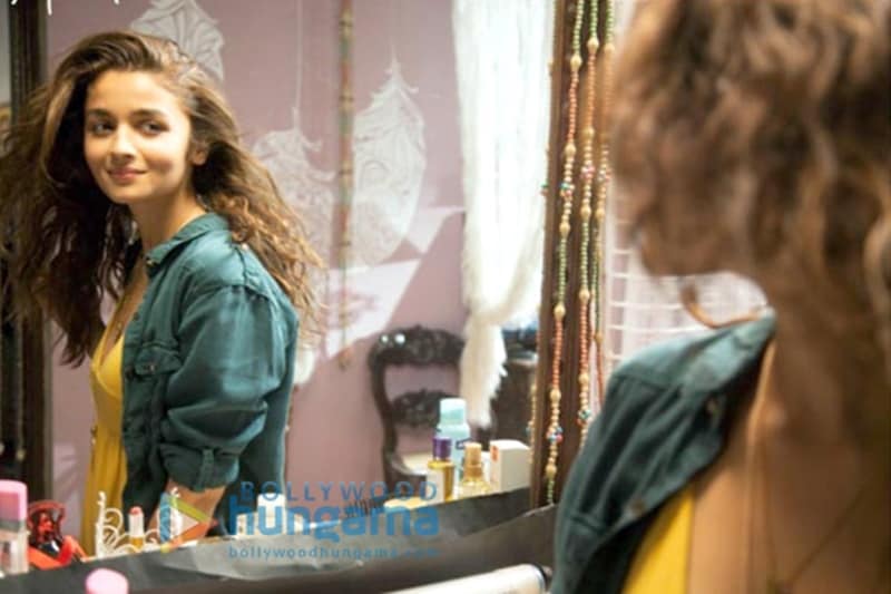 Dear Zindagi, Dear Zindagi Alia bhatt, dear zindagi alia, alia bhatt fashion, dear zindagi alia bhatt clothes, dear zindagi alia look, alia outfit dear zindagi, dear zindagi alia bhatt fashion, shahrukh khan, entertainment, bollywood, news, bollywood news, movies, bollywood updates