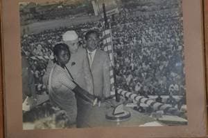 bhudhni, jawahar lal nehru, santhals, nehru's wife, plight of budhni manjhiyan of dhanbad, plight of budhni manjhiyan, budhni nehru, nehru women, jawahar lal nehru women, jawahar lal nehru with women, rajiv gandhi, nehru's victim, victim of nehru, congress, rahul gandhi