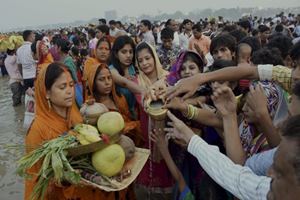 Chhath puja, chhath puja 2017, chhath puja 2017 vidhi, chhath puja dates, chhath puja songs, chaath puja mahurat