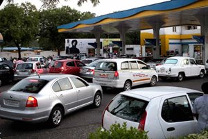 Demonetisation, Cash at Petrol Pumps, Cash Chaos, Cash Crisis, BJP, All India Petroleum Dealers Association, State Bank of India, SBI, Currency Ban, Finance Ministry, Petroleum and Natural Gas Ministry Demonetisation, Cash at Petrol Pumps, Cash Chaos, Cash Crisis, BJP, All India Petroleum Dealers Association, State Bank of India, SBI, Currency Ban, Finance Ministry, Petroleum and Natural Gas Ministry