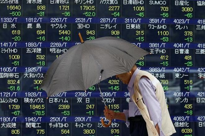 MSCI's broadest index of Asia-Pacific shares outside Japan was down 0.5 percent in early trades after it hit its highest level since June 2015 in the previous session.
Early Asian market openers such as Japan and Australia fell more than a percent. (Reuters)