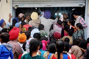 The central government has granted exemption to "certain category of transactions" where old series of Rs 500 and Rs 1000 notes can be accepted. (PTI)