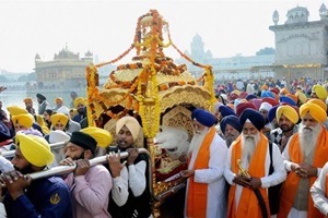 The followers of Guru Nanak set up ‘chabeel’ or stalls on the streets and offer sweetened milk to people. 