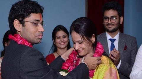 demonetisation, demonetisation effect, ias couple, ias couple wedding, ashish vashishtha, ashish vashishta, saloni sadana, saloni sidana, bhind, andhra pradesh, ias couple marriage, ashish weds saloni, ashish saloni marriage, india, financial express, bhind collector, bhind collector T Ilaya Raja, T Ilaya Raja