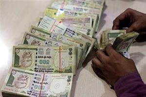 demonetisation, exchange limit reduced, exchange limit reduced from november 18, date of exchange limit reduction, exchange limit from november 18, old Rs 500 note ban, rS 1000 note banned, monetisation, denmonetisation news, latest news on denmonetisation, , Modi government demonetisation, demonetisation issue, note ban, doctor caught