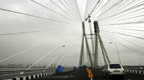 MSRDC has started accepting bids for the construction of the sea link while the MCGM has applied for environment clearances for the coastal road. (Reuters)