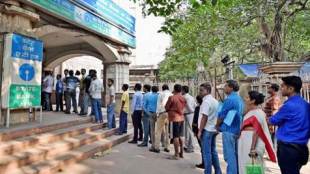 Demonetisation, Lon Queues, ATM, Cashless, Bank Holiday