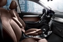  Electrically adjustable front seats make it easy to find the right driving position 