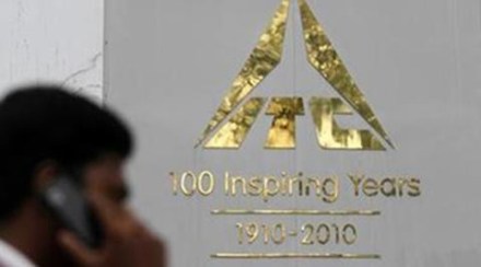 ITC’s shares were trading up 1.66% at Rs 281 on BSE after hitting a record high of Rs 291.95, amid lower broader markets. ITC’s shares were trading up 1.66% at Rs 281 on BSE after hitting a record high of Rs 291.95, amid lower broader markets.