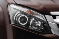  The dual headlamp unit with projector beams in the Isuzu D-Max V-Cross offers good visibility at night 