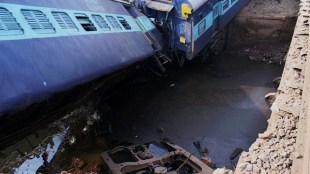 Ajmer-Sealdah Express derails