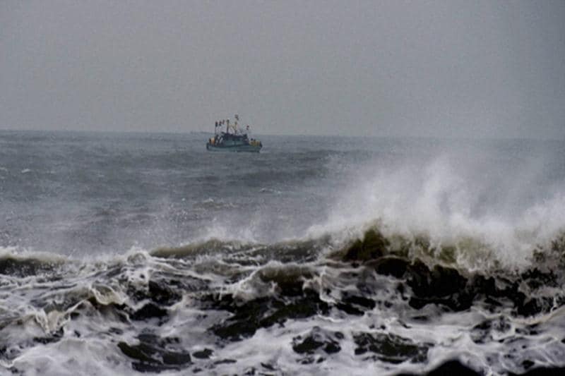 Vardah, andhra pradesh, tamil nadu, cyclone, strong cyclone, gallery cyclone, pictures cyclone, pictures of cyclone, cyclone in india
