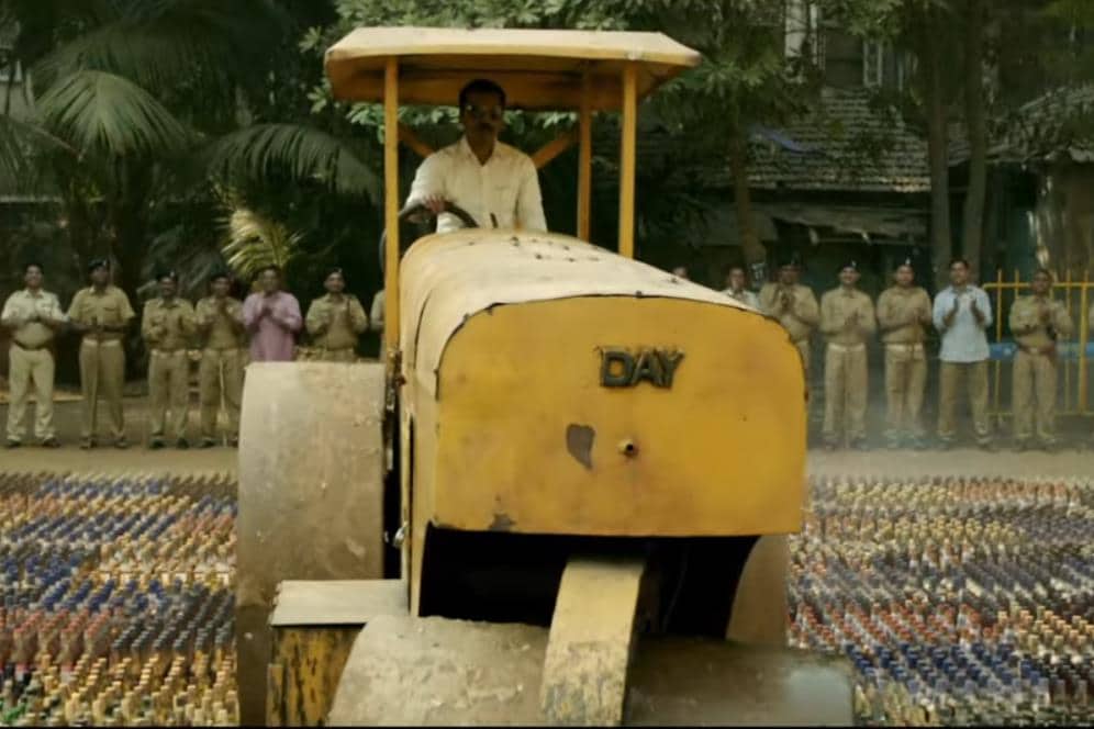 Shahrukh khan, raees, shahrukh khan raees, raees trailer, raees songs, raees release date, raees kaabil, shahrukh khan hrithik roshan, mahira khan, mahira raees, rahul dholakia, abdul latif, nawazuddin sidiqui, sunny leone, laila o laila, sunny leone shahrukh khan, raees news, raees updates, raees kabil clash, movies, movies news, movies updates, bollywood, bollywood new, bollywood updates, entertainment, entertainment news, entertainment updates
