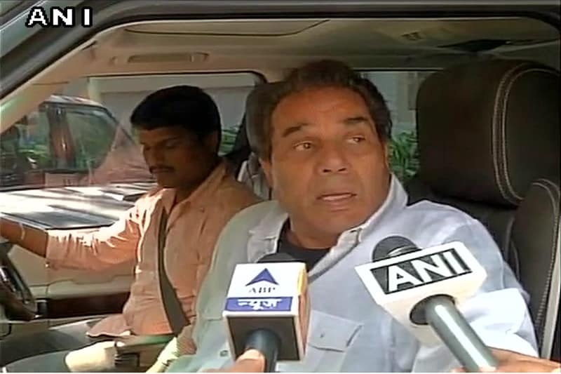 Jayalalithaa, Jayalalithaa death, jayalilthaa passes away Jayalalithaa health, amitabh bachchan, dharmendra, shahrukh khan, shah rukh khan, rajinikanth, jayalalithaa funeral, rajaji hall, amma funeral, bollywood, actors, paresh rawal, shatrughan sinha, dhanush, Jayalalithaa movies, amma, amma death, rip amma, amma passes away, Jayalalithaa films, Jayalalithaa heart attack, apollo hospitals indian politics, indian news, Jayalalithaa dead, Dead Jayalalithaa, Jayalalithaa politician, Jayalalithaa actress, AIADMK, Jayalalithaa actress, actress Jayalalithaa, Amma, Amma News, Amma Latest News, Tamil Nadu, Apollo Hospital, Jayalalithaa Biography