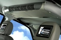  Dual air conditioning unit cools the cabin quickly 