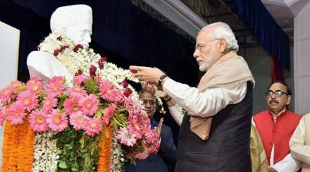 Prime Minister Narendra Modi pays floral tributes to Pandit Madan Mohan Malaviya at Banaras Hindu University. (PTI) Prime Minister Narendra Modi pays floral tributes to Pandit Madan Mohan Malaviya at Banaras Hindu University. (PTI)