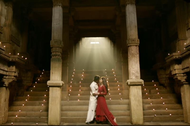 Shahrukh khan, raees, shahrukh khan raees, raees trailer, raees songs, raees release date, raees kaabil, shahrukh khan hrithik roshan, mahira khan, mahira raees, rahul dholakia, abdul latif, nawazuddin sidiqui, sunny leone, laila o laila, sunny leone shahrukh khan, raees news, raees updates, raees kabil clash, movies, movies news, movies updates, bollywood, bollywood new, bollywood updates, entertainment, entertainment news, entertainment updates