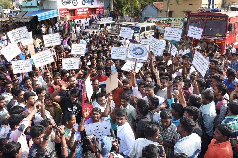 jallikattu ban, jallikattu supreme court, pongal controversy, jallikattu protests, tamil nadu protests jallikattu, marina beach jallikattu, jallikattu tradition, india news, jallikattu tamil nadu government