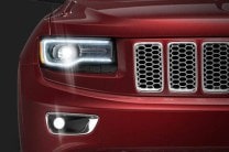  The Adaptive Automatic High-Beam Control Headlamps available in the Jeep Grand Cherokee has impressive illumination 