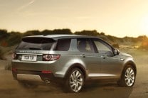  The all wheel drive system offered in the Land Rover Discovery Sport makes it easy to tackle bad roads or rough roads 
