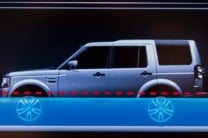  The water wading capacity of 700 mm with sonar helps in cross of the Land Rover Discovery through flooded areas with ease. 
