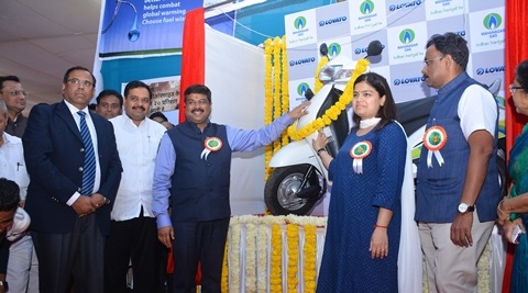Mahanagar Gas Limited launches CNG two-wheelers in Mumbai