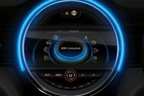  The circular console available in the Mini 3 Door has all the controls available for the automatic climate control 